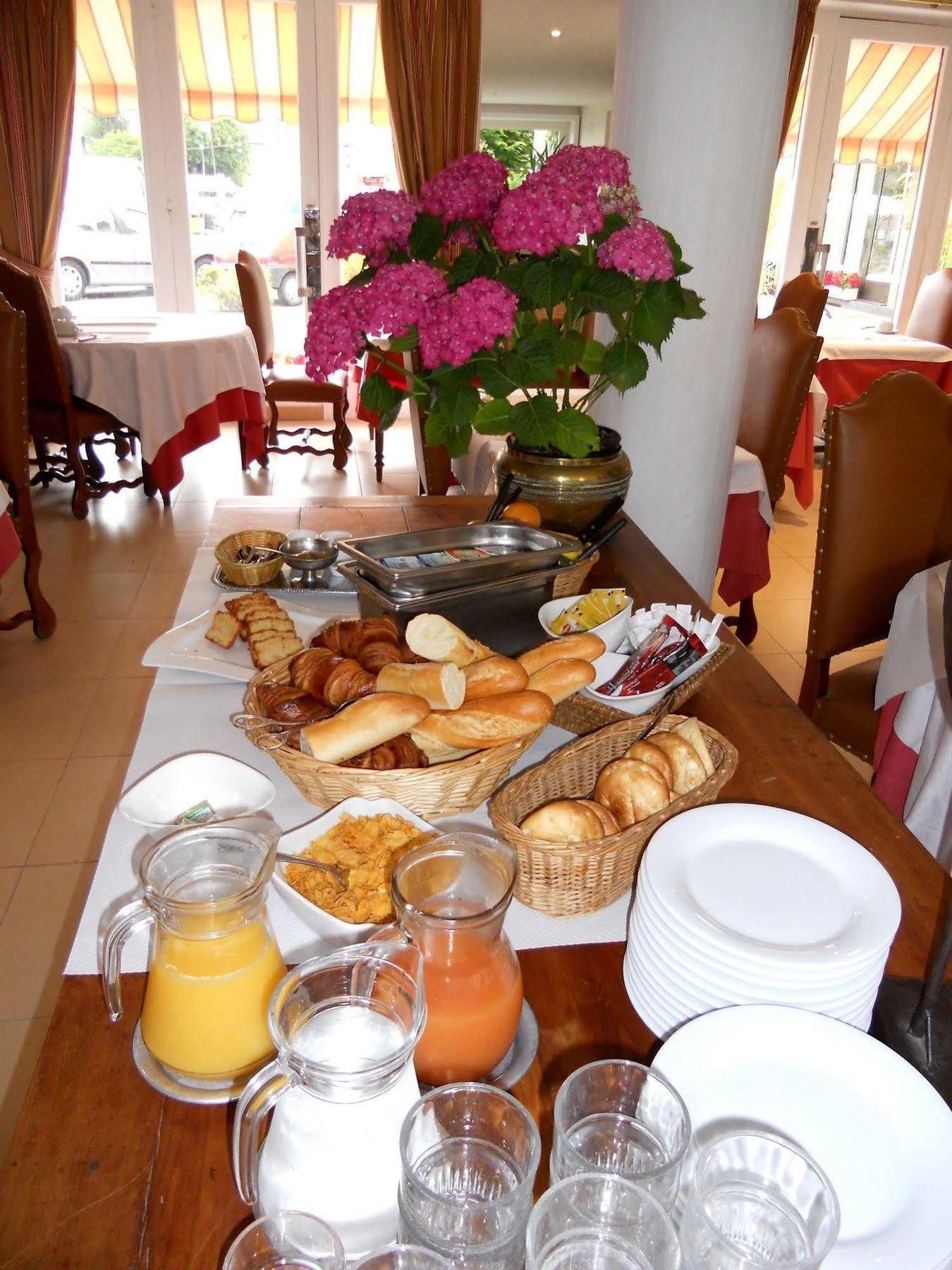 Hotel De Bretagne Dol Centre Ville - Hotel Et Restaurant دول دي بْروتانْيِ المظهر الخارجي الصورة