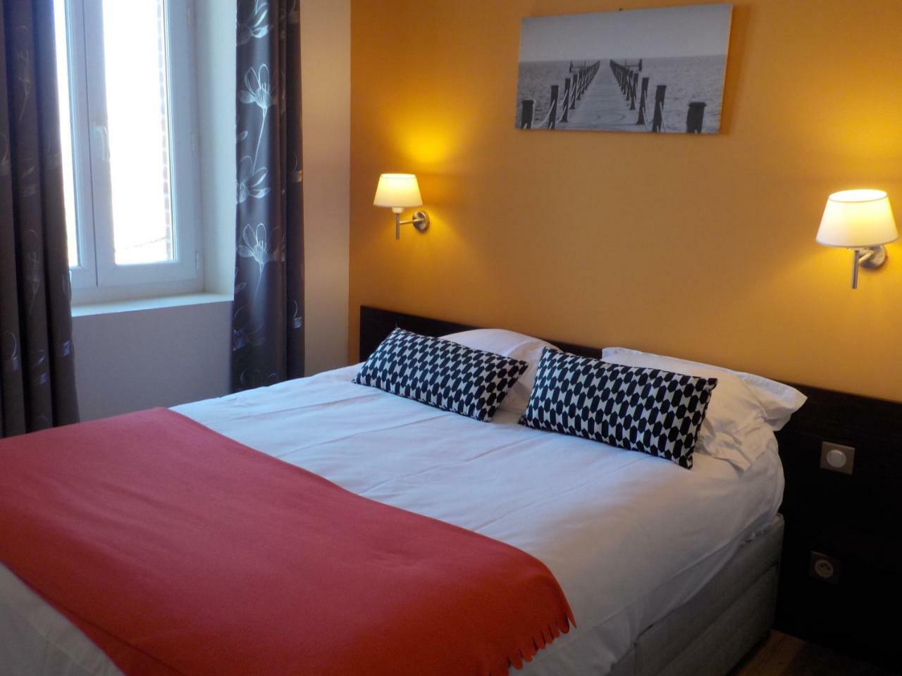 Hotel De Bretagne Dol Centre Ville - Hotel Et Restaurant دول دي بْروتانْيِ المظهر الخارجي الصورة